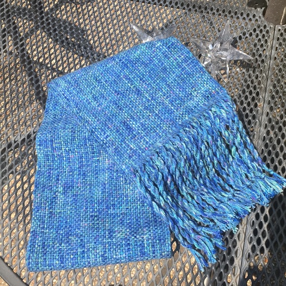 NWOT Handmade woven ocean blue scarf soft acrylic - Picture 5 of 8